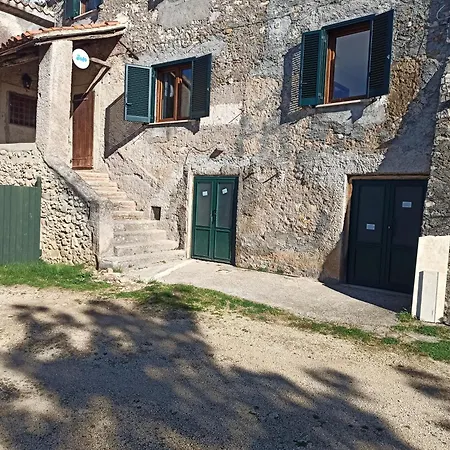 Casale Ugo E Letizia Nyaraló *